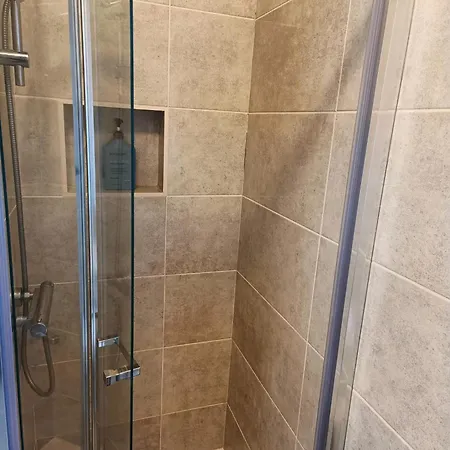 An Teach Beag 2 Bed Flat *