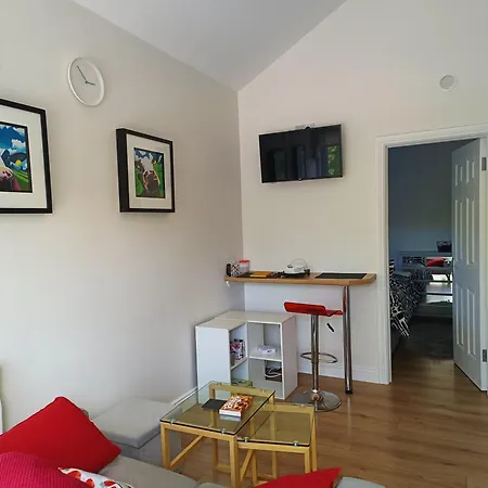 An Teach Beag 2 Bed Flat غوري